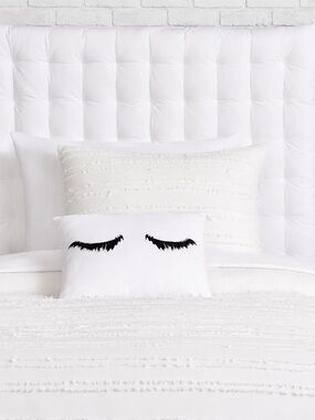 Dormify Twin XL White Tufted Headboard. BRAND NEW